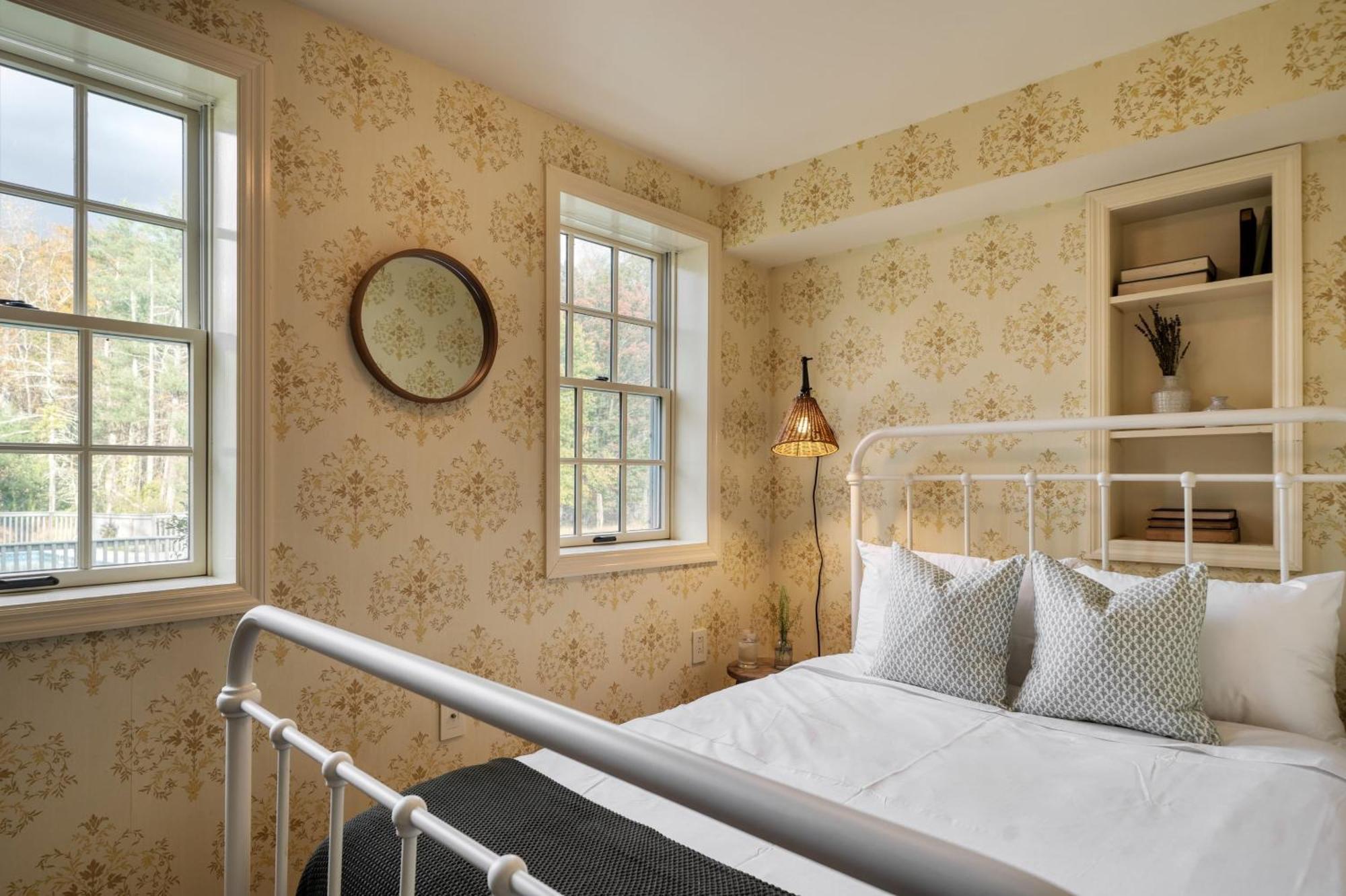 Cortland By Avantstay Charming Heritage Estate W Private Lake Pool Saugerties Exterior photo