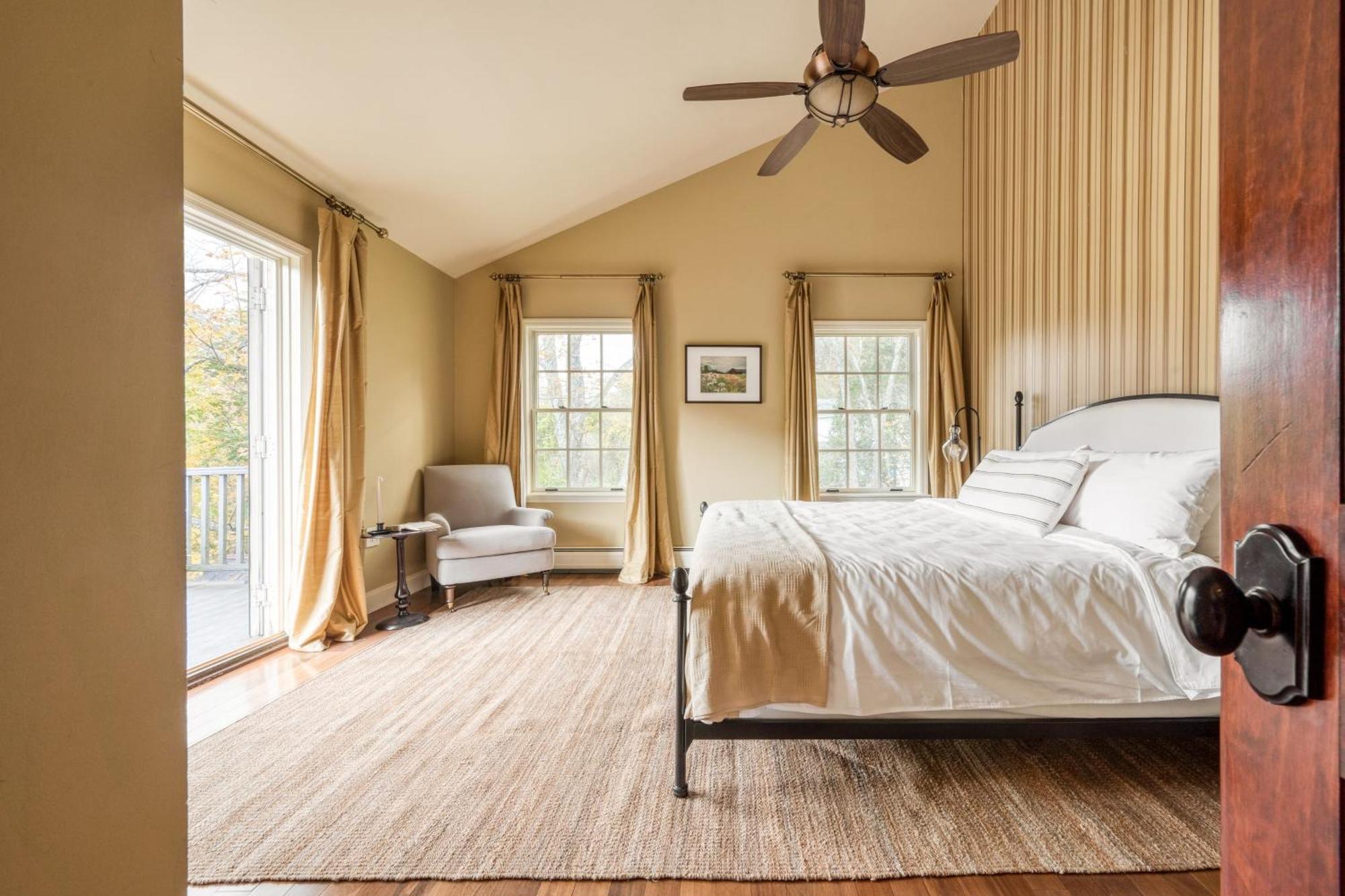 Cortland By Avantstay Charming Heritage Estate W Private Lake Pool Saugerties Exterior photo
